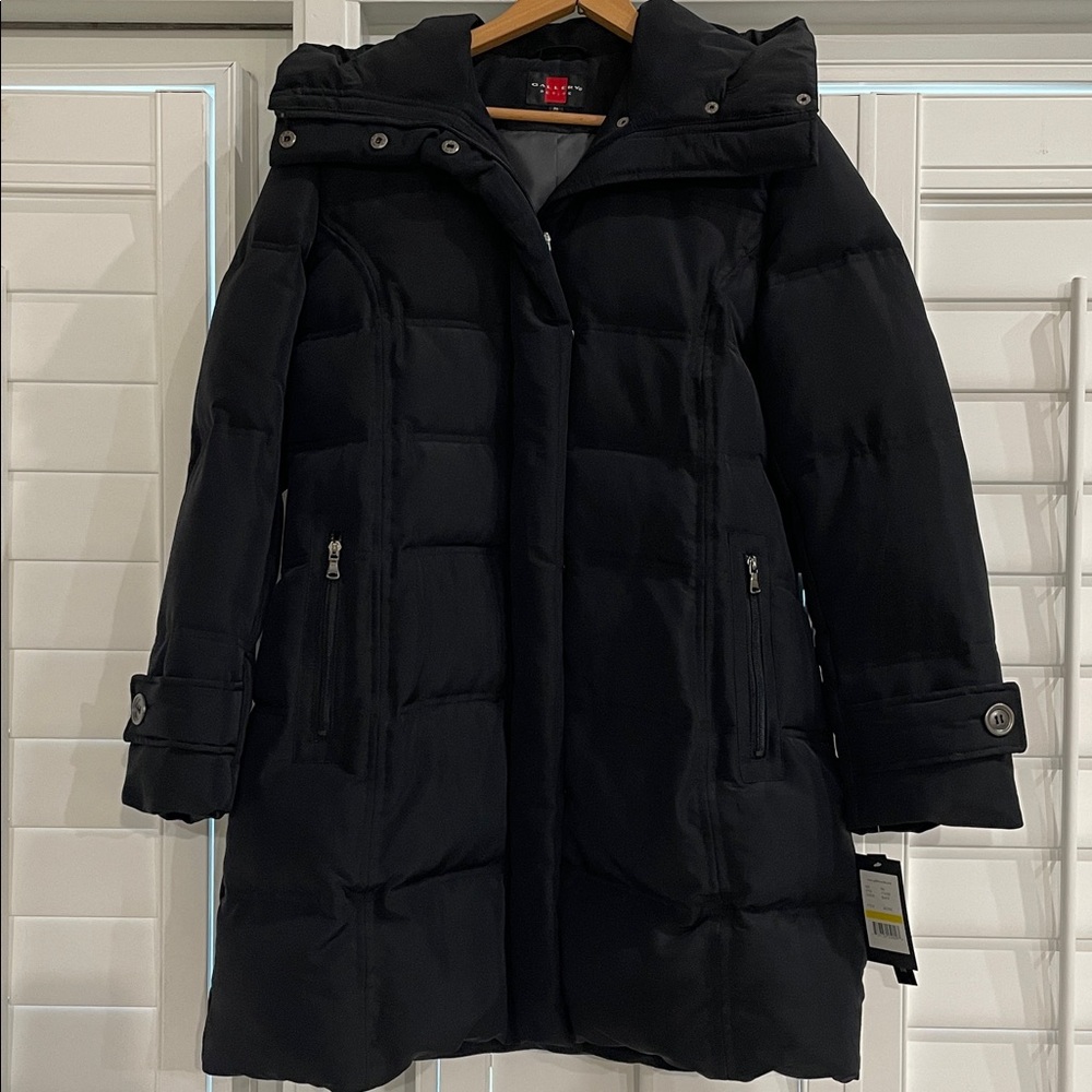 NWT! Gallery New York Women’s Black Down Coat